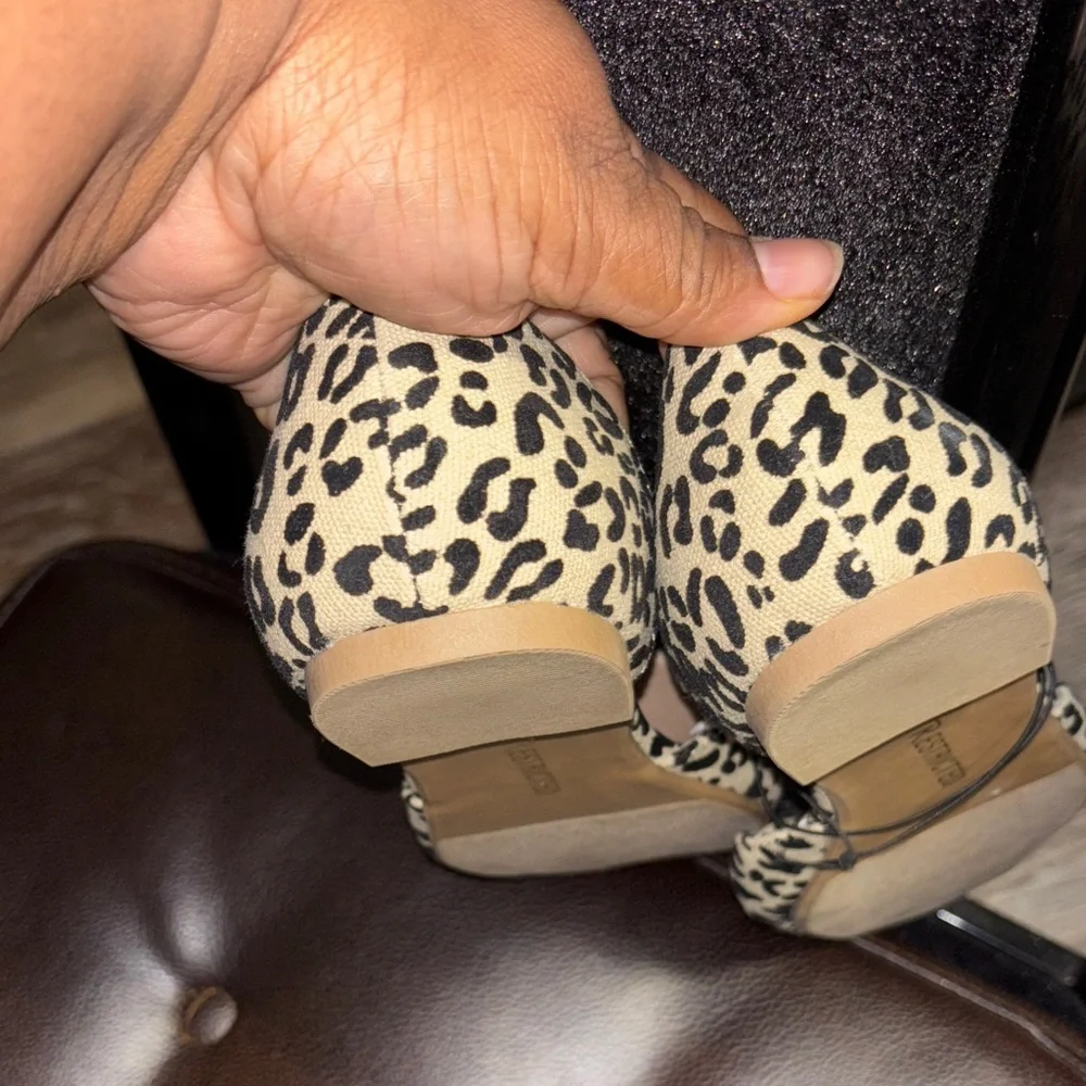 Restricted Animal Print Women's Flats - Picture 6 of 9